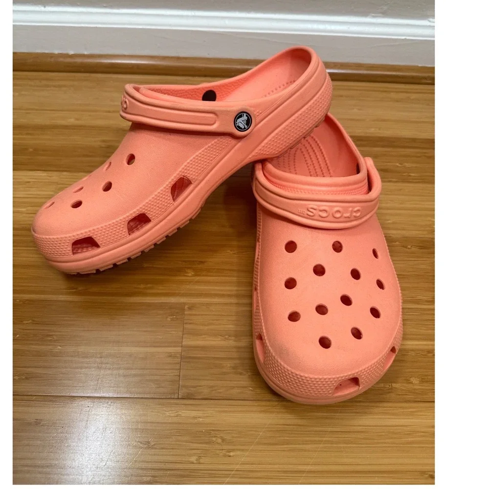 Crocs Classic Clog Mens Size 11 Peach Pink Slip On Water Friendly Comfort Shoes